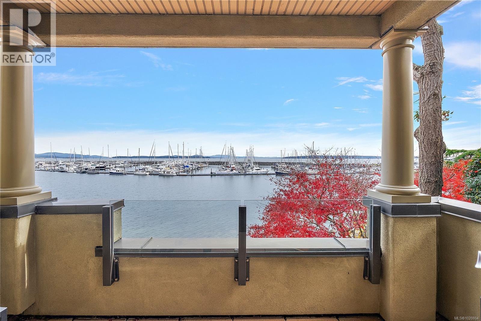 101 9949 Third Street, Sidney