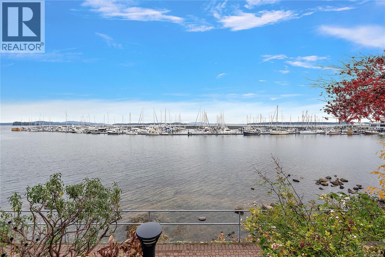 101 9949 Third Street, Sidney