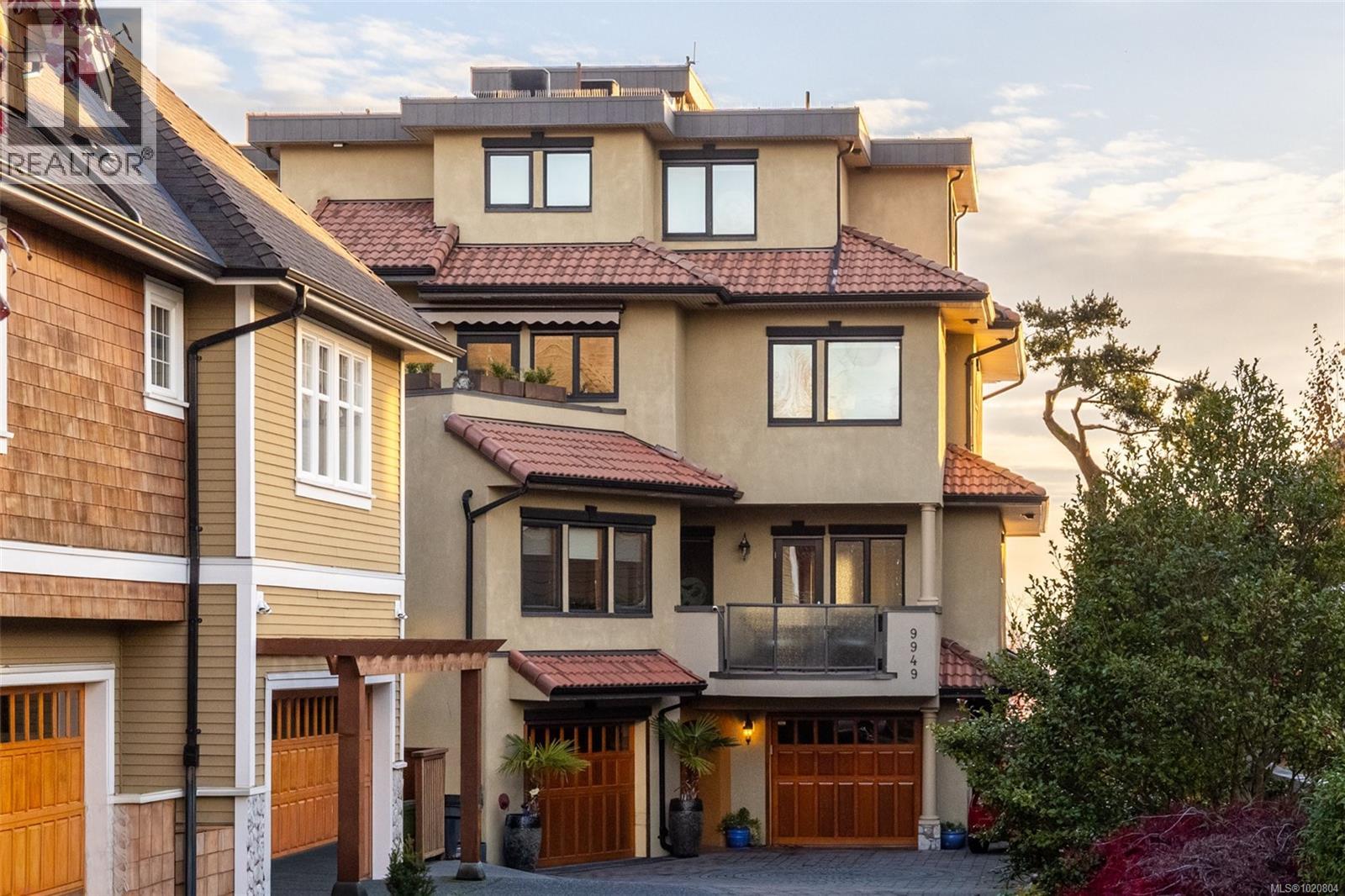 101 9949 Third Street, Sidney