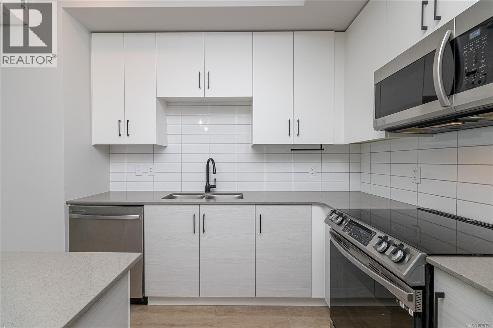 606 2465 Gateway Rd, Langford