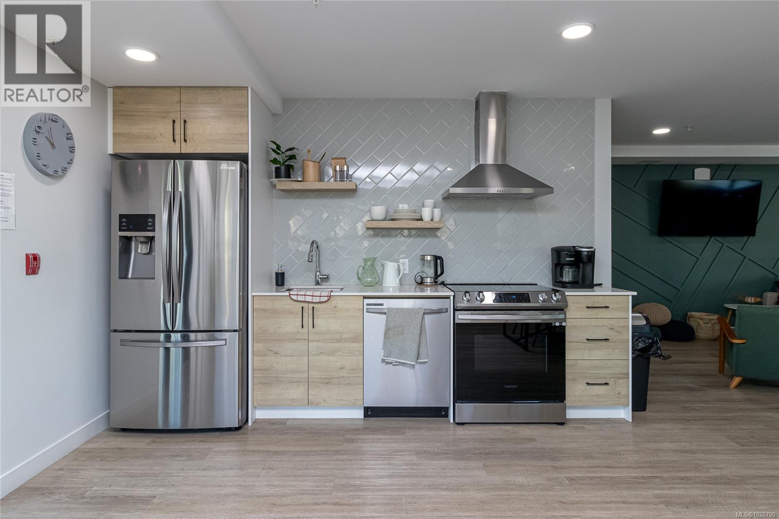 606 2465 Gateway Rd, Langford