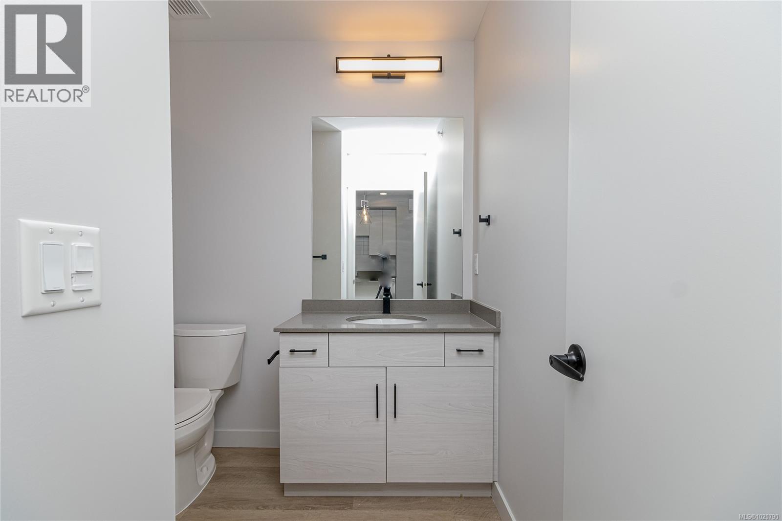 606 2465 Gateway Rd, Langford