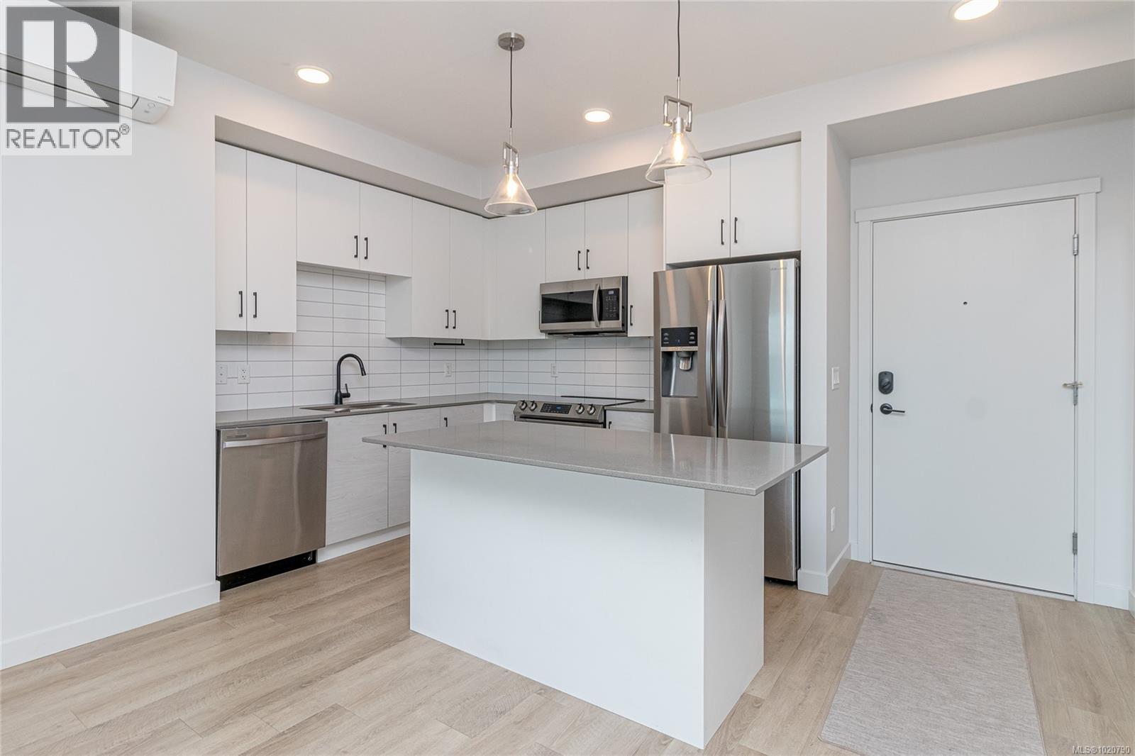 606 2465 Gateway Rd, Langford