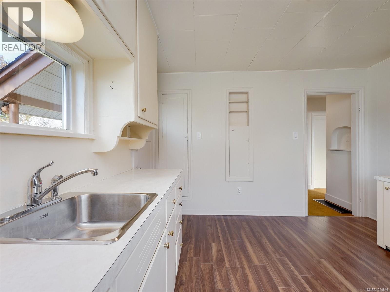  3048 Earl Grey Street, Saanich