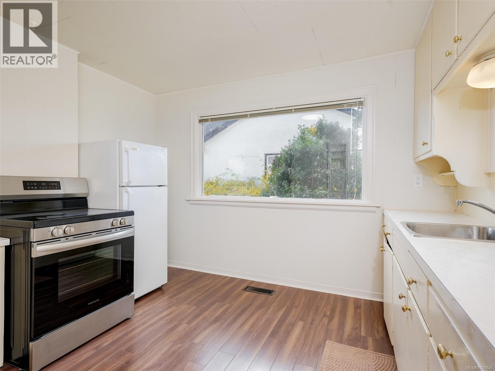  3048 Earl Grey Street, Saanich