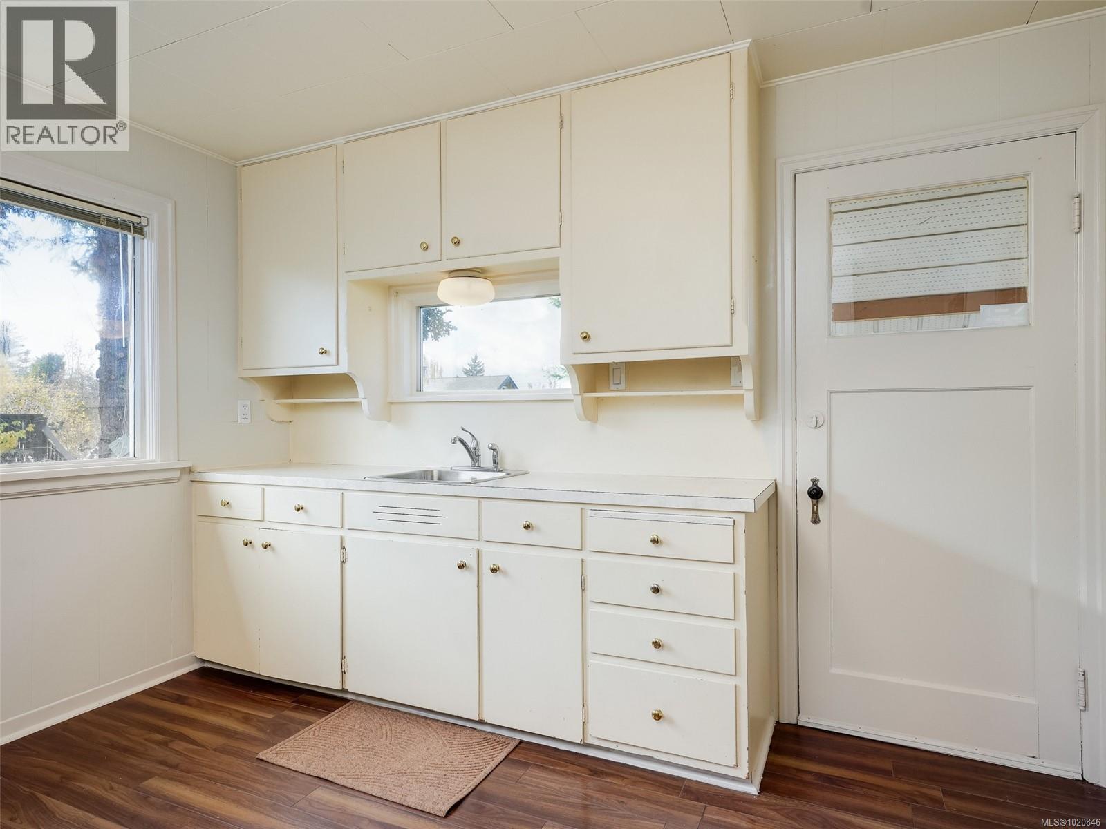  3048 Earl Grey Street, Saanich