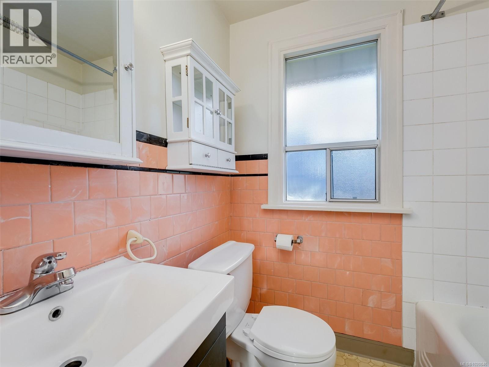  3048 Earl Grey Street, Saanich