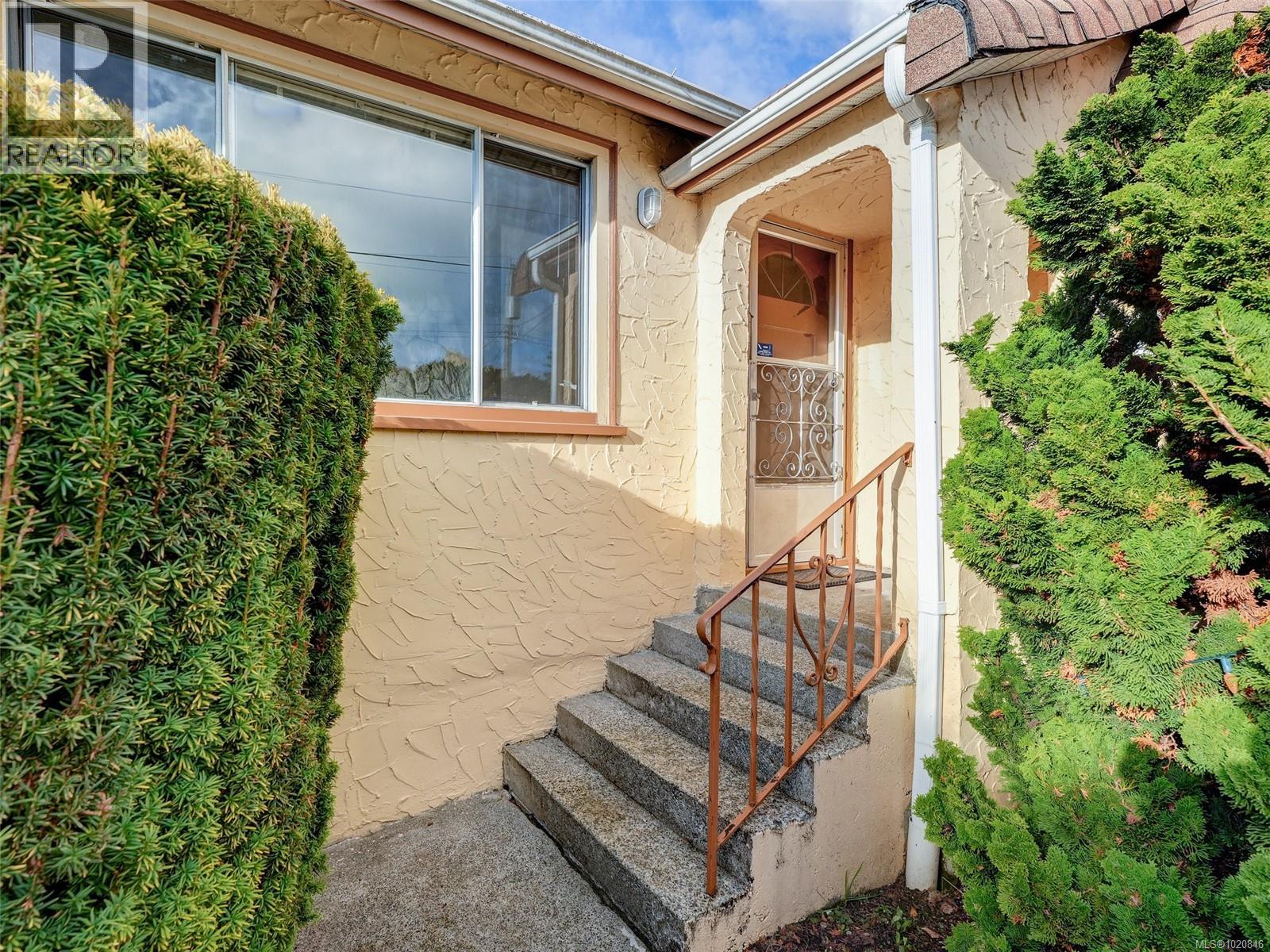  3048 Earl Grey Street, Saanich