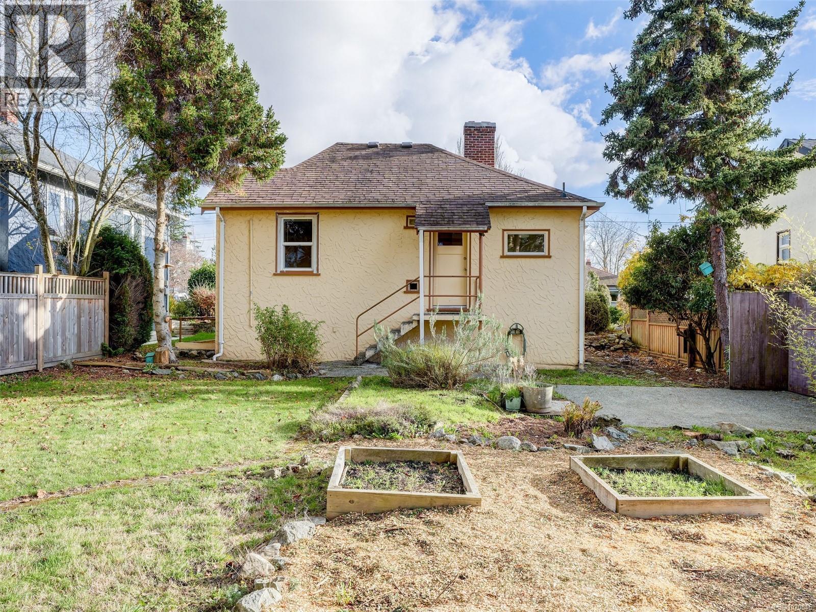  3048 Earl Grey Street, Saanich