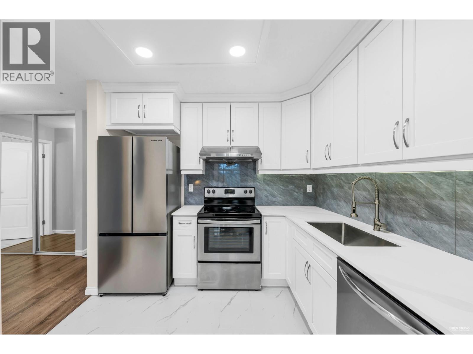 217 7633 ST. ALBANS ROAD, Richmond