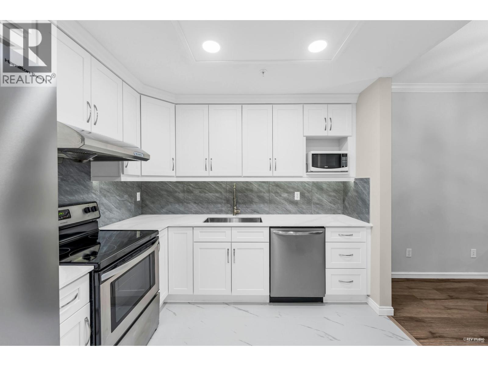 217 7633 ST. ALBANS ROAD, Richmond