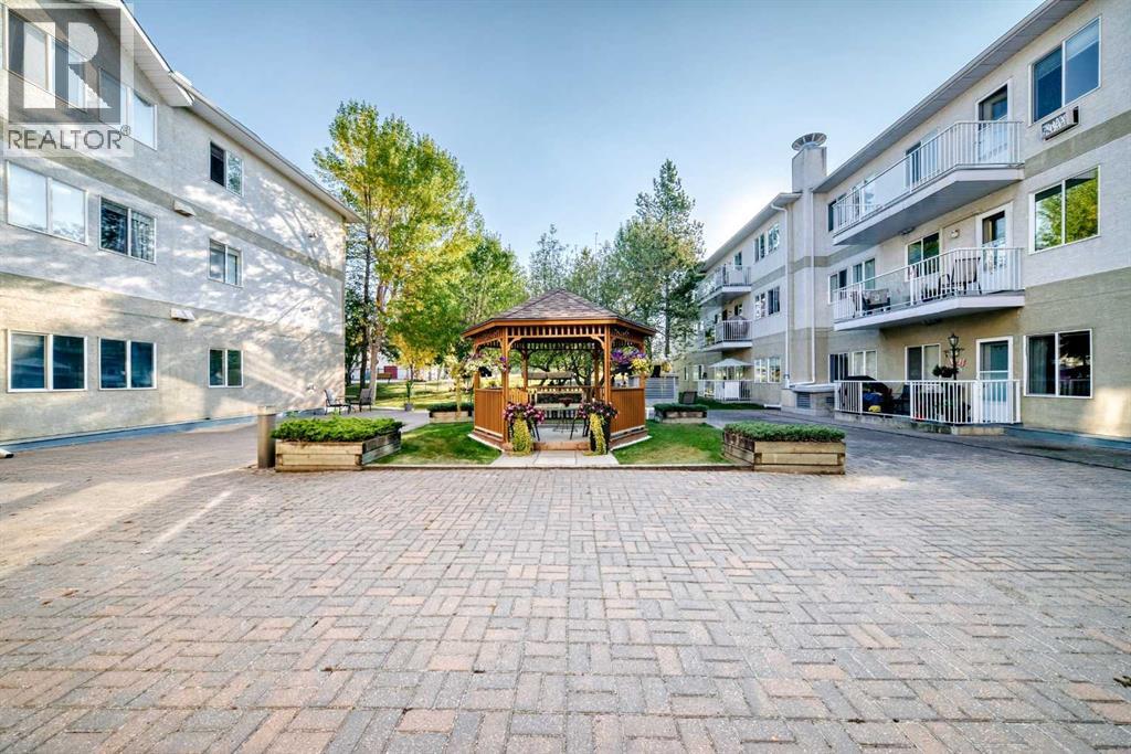 Single Family House for Sale in    Street SW Glenbrook Calgary 