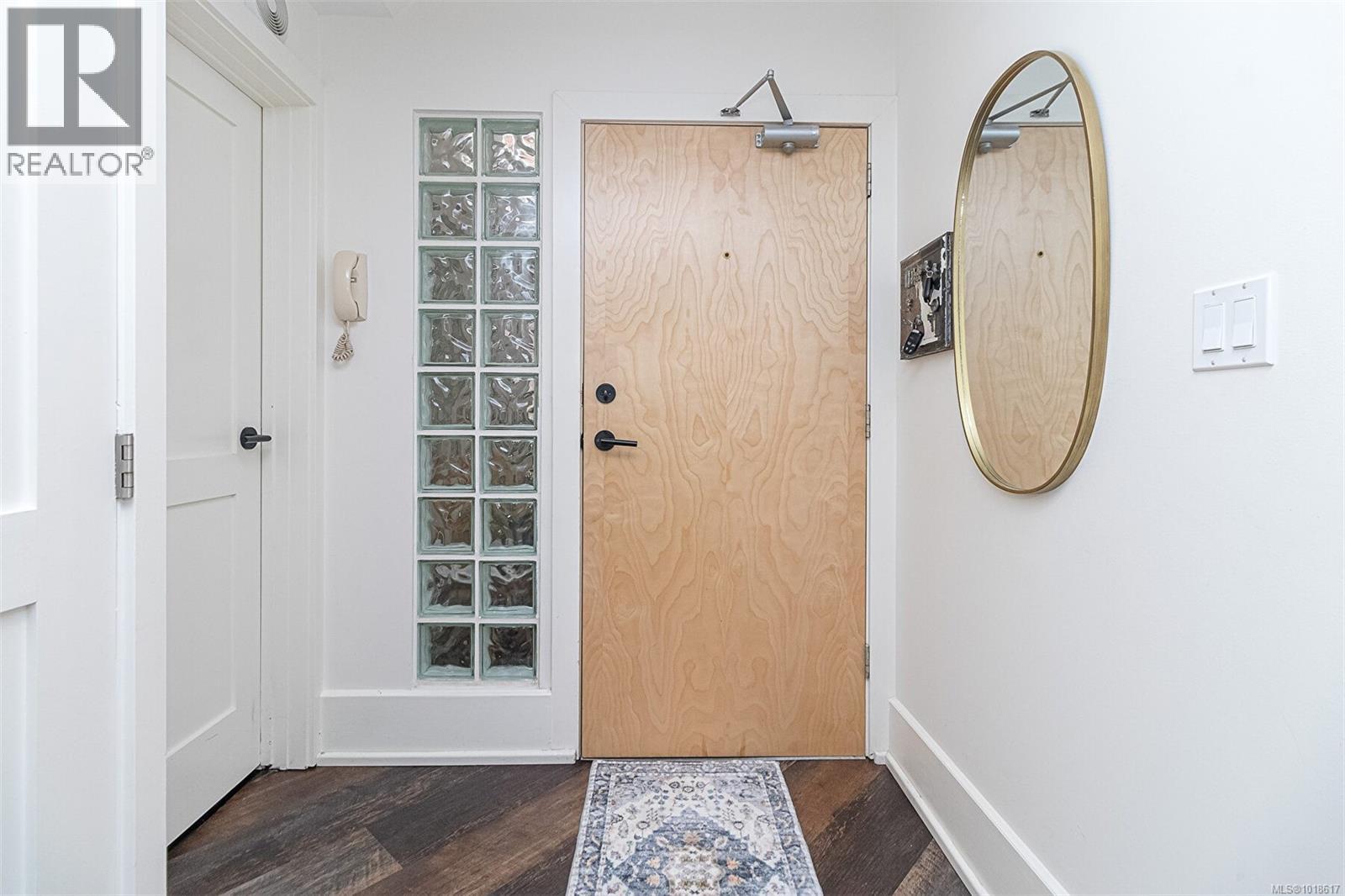 302 1407 Government Street, Victoria