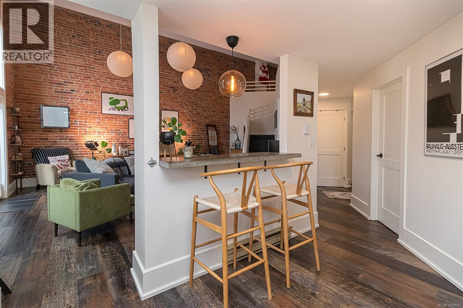 302 1407 Government Street, Victoria