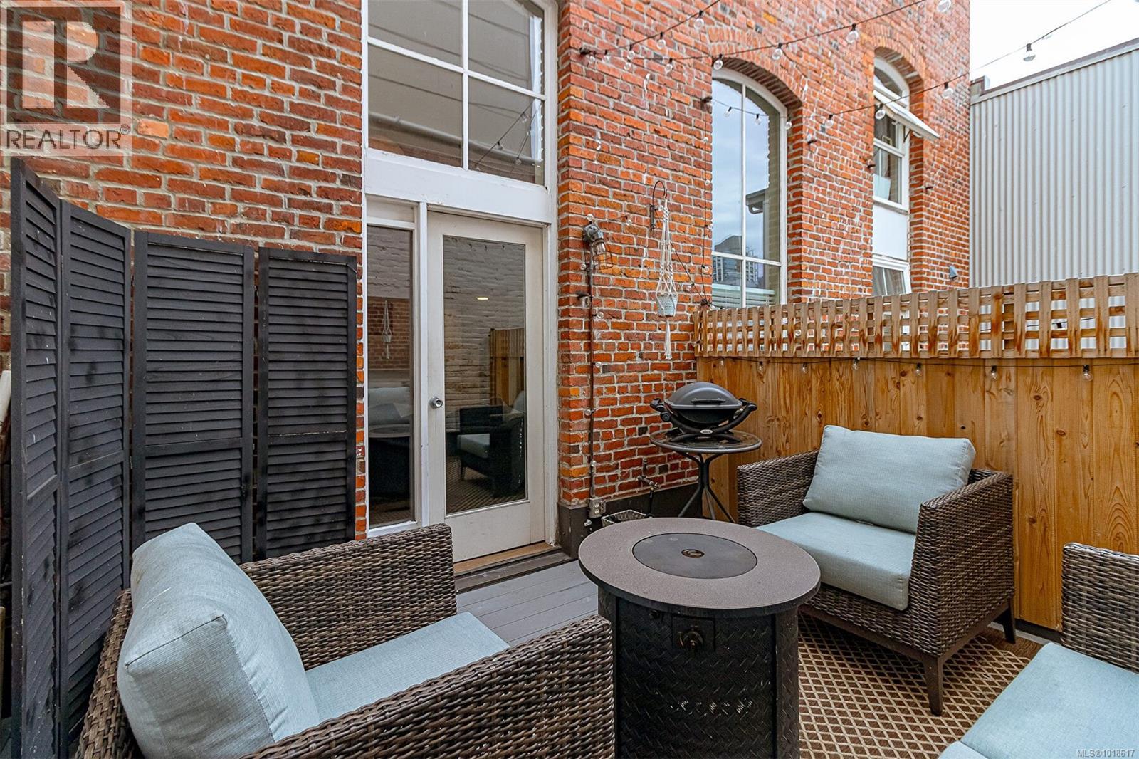 302 1407 Government Street, Victoria