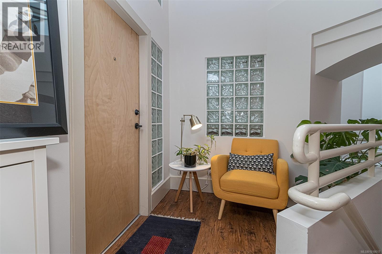 302 1407 Government Street, Victoria