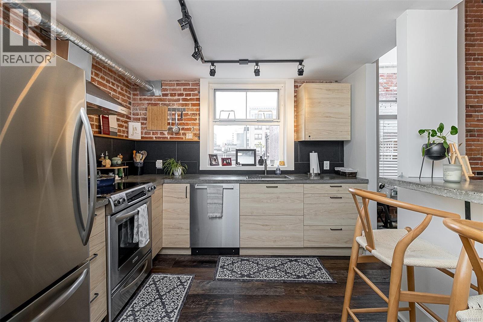 302 1407 Government Street, Victoria