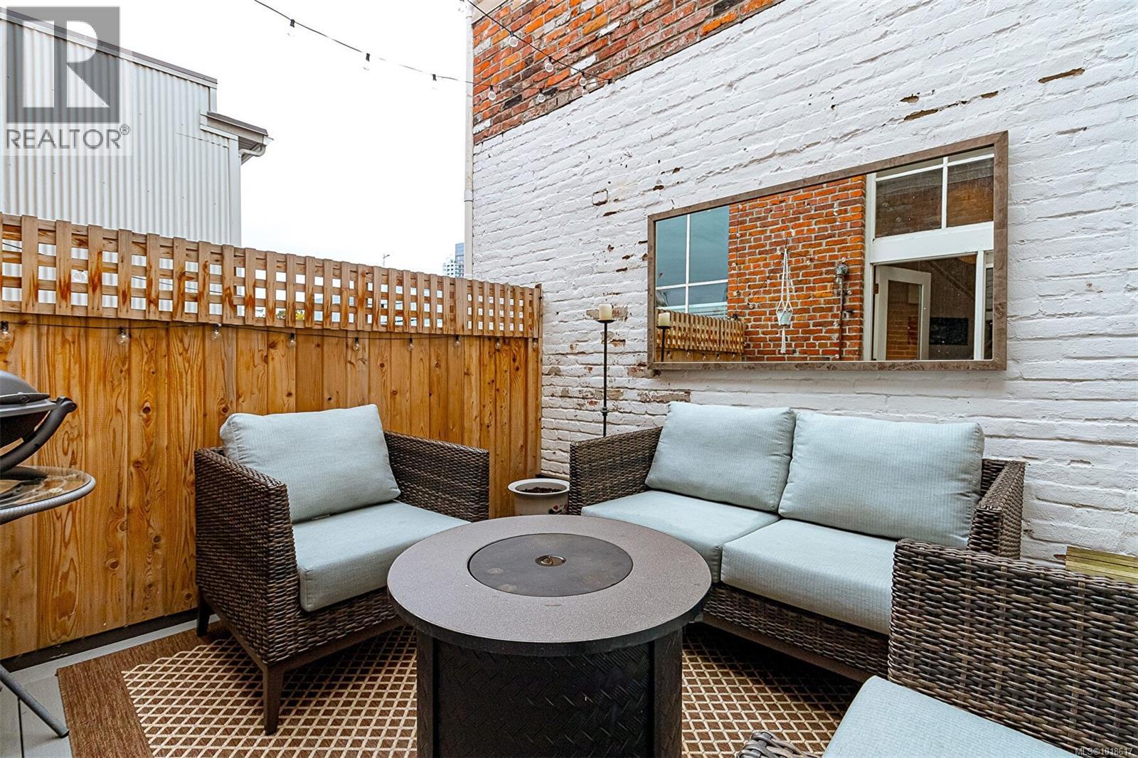 302 1407 Government Street, Victoria