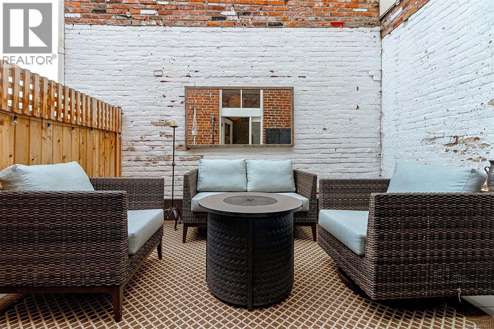 302 1407 Government Street, Victoria