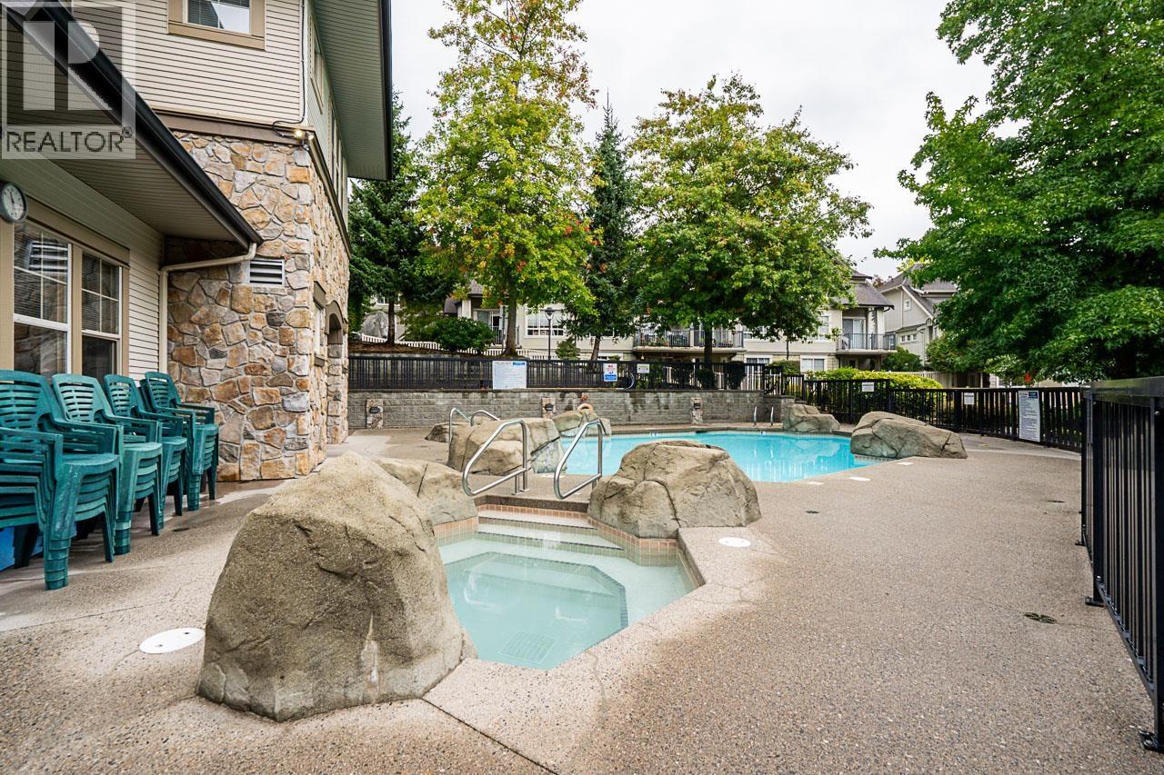 211 2958 SILVER SPRINGS BOULEVARD, Coquitlam