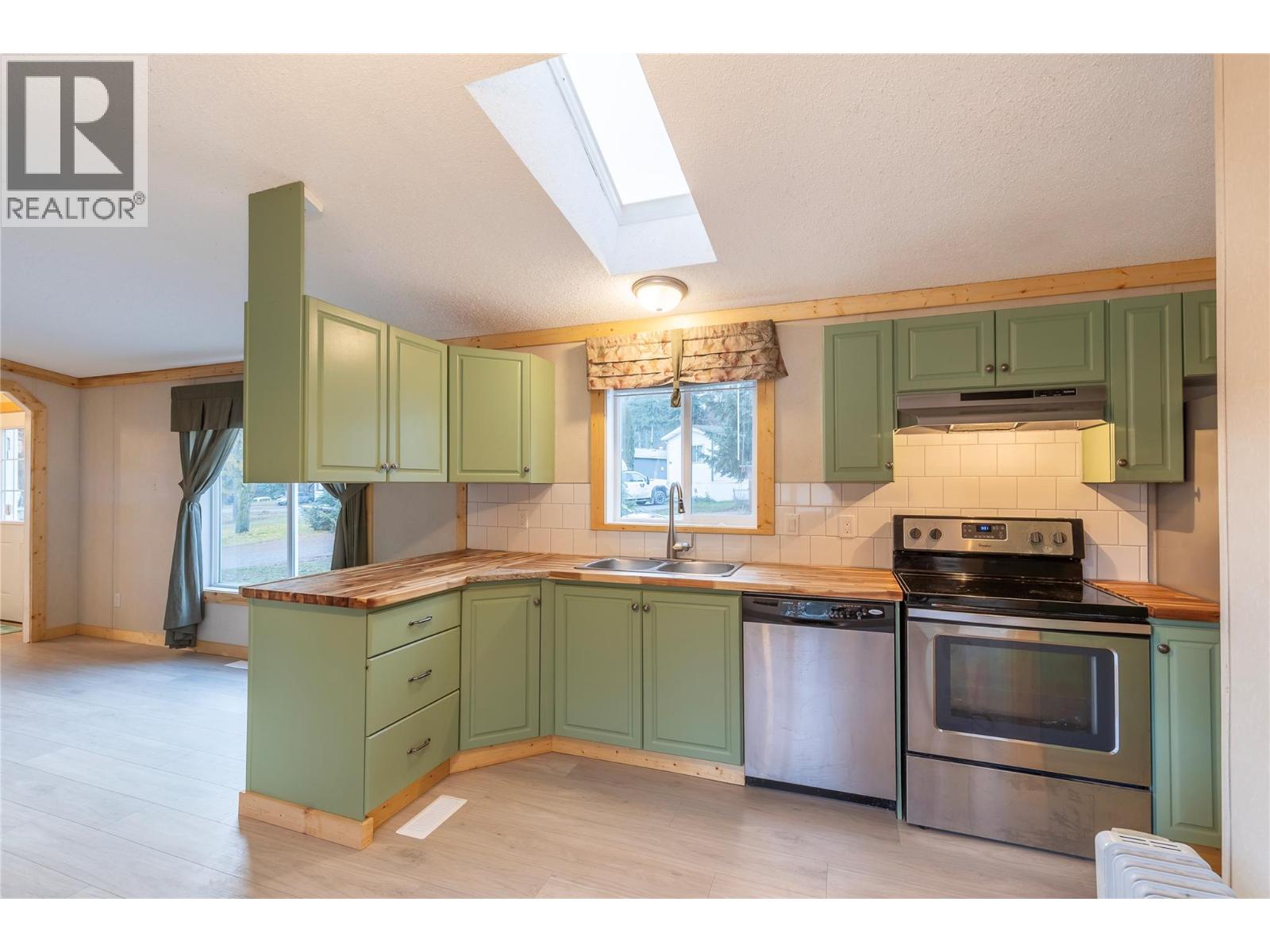 51 6588 97A Highway, Enderby