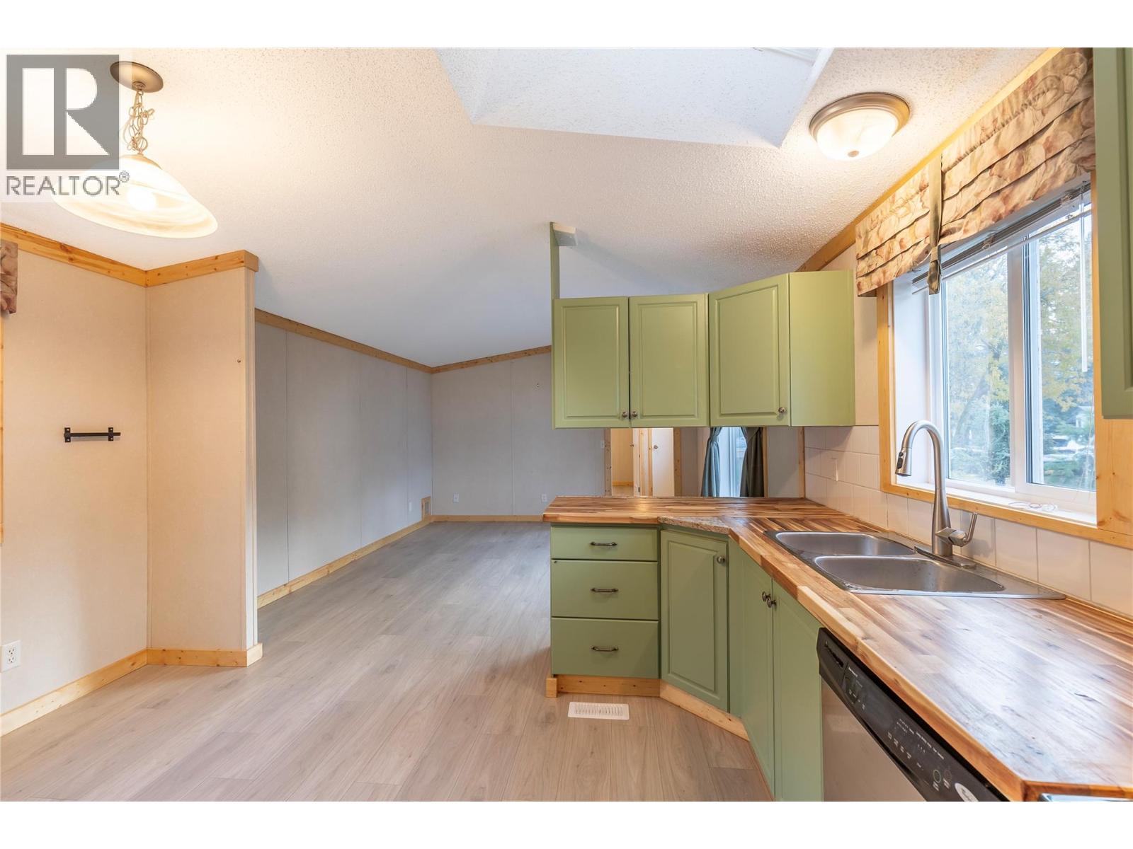 51 6588 97A Highway, Enderby