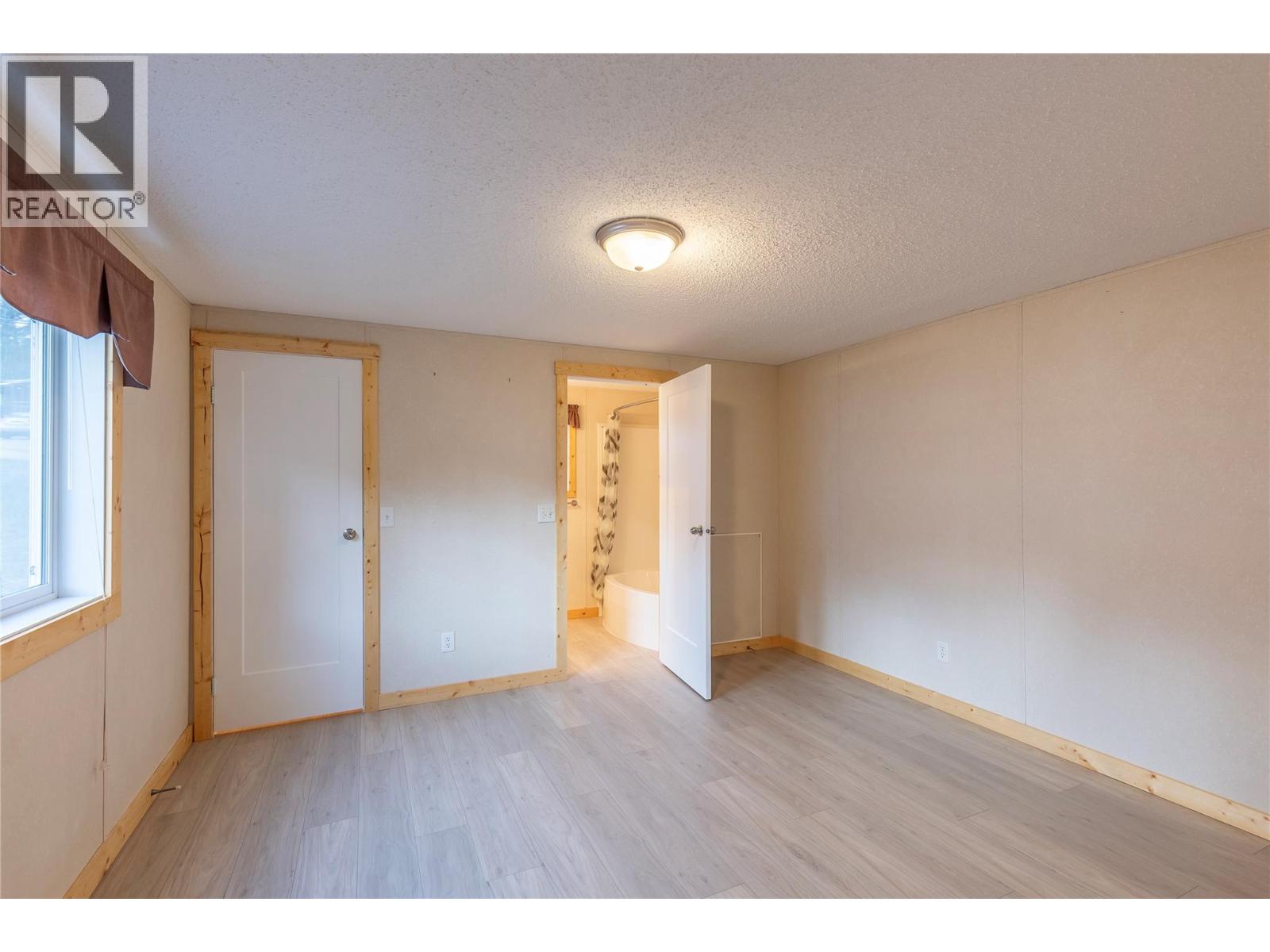 51 6588 97A Highway, Enderby