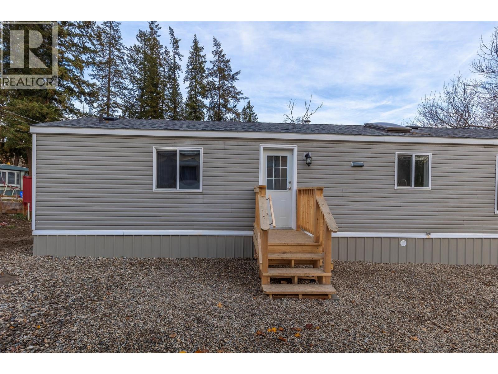 51 6588 97A Highway, Enderby