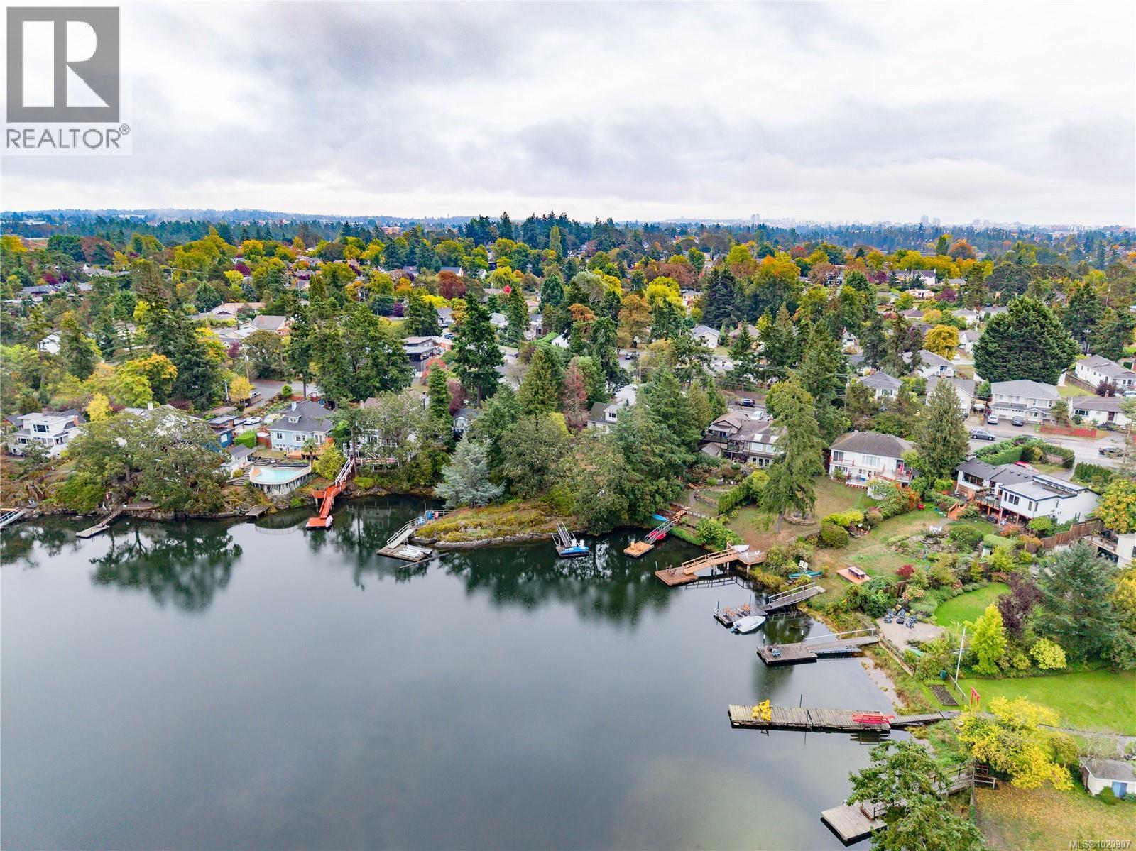  2868 Glenwood Avenue, Saanich