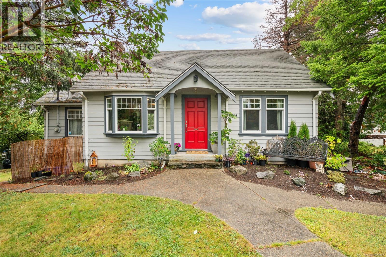  2868 Glenwood Avenue, Saanich