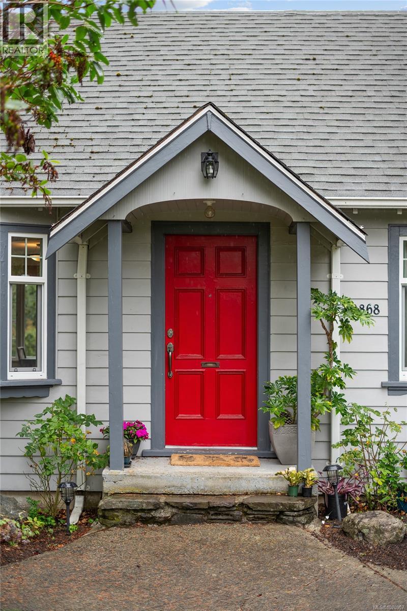  2868 Glenwood Avenue, Saanich