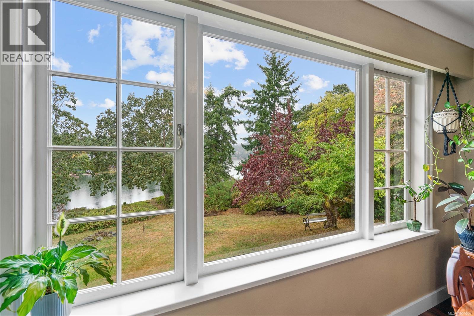  2868 Glenwood Avenue, Saanich