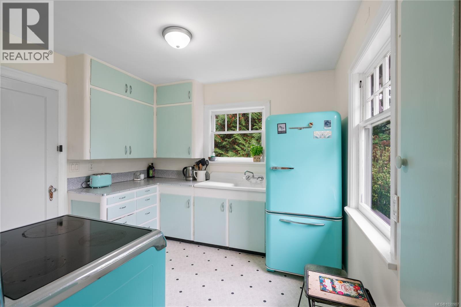  2868 Glenwood Avenue, Saanich