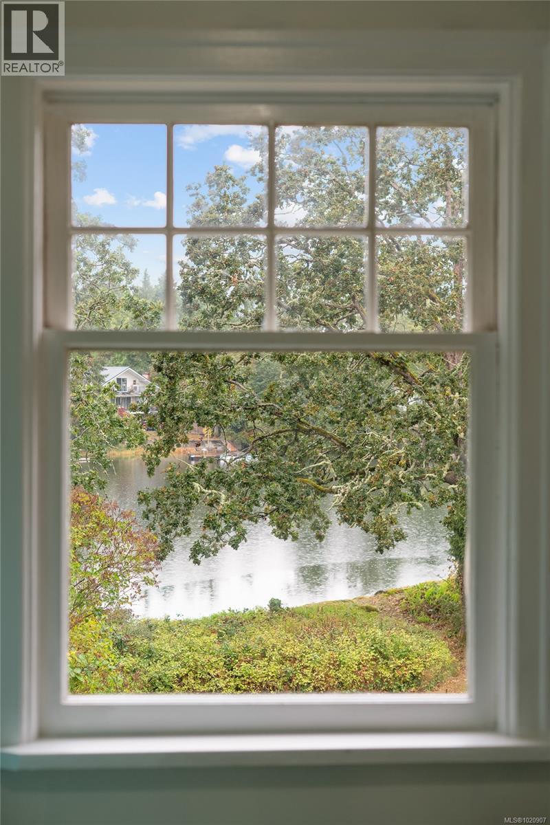  2868 Glenwood Avenue, Saanich