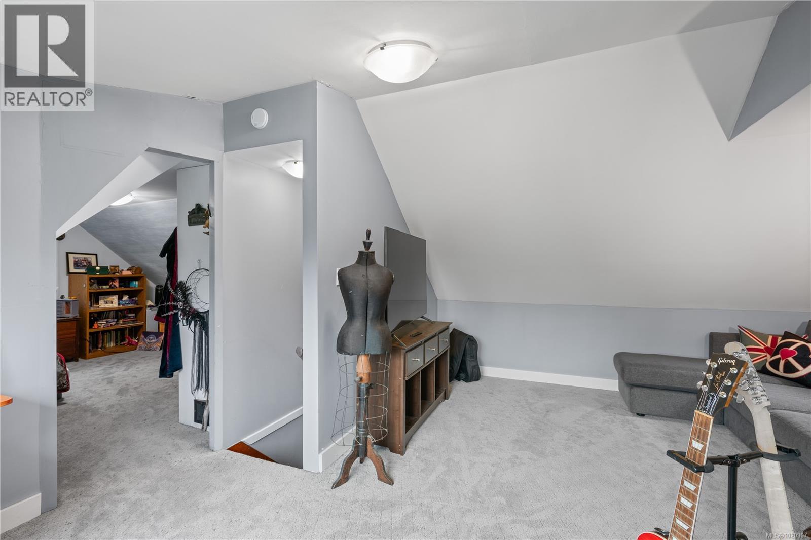  2868 Glenwood Avenue, Saanich