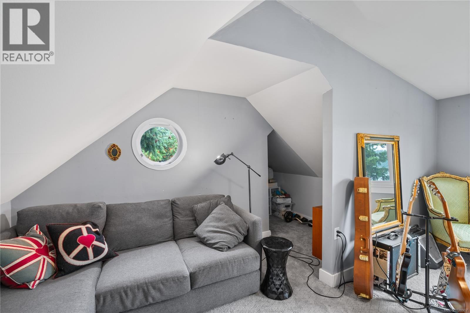  2868 Glenwood Avenue, Saanich