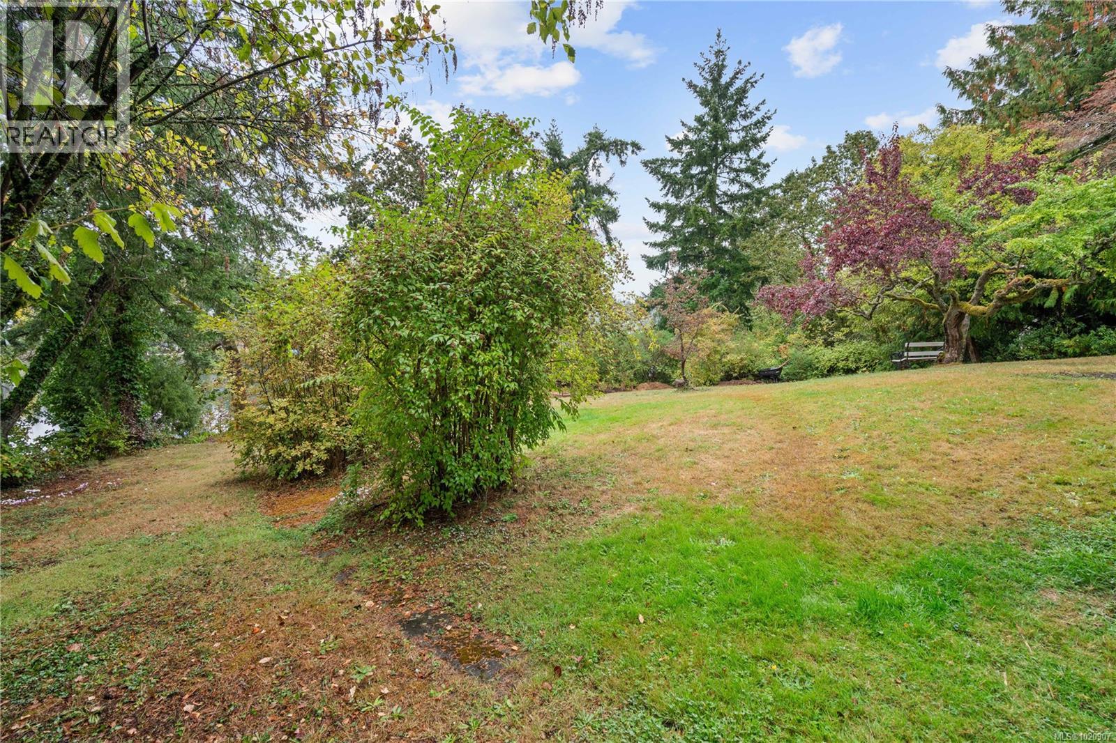  2868 Glenwood Avenue, Saanich