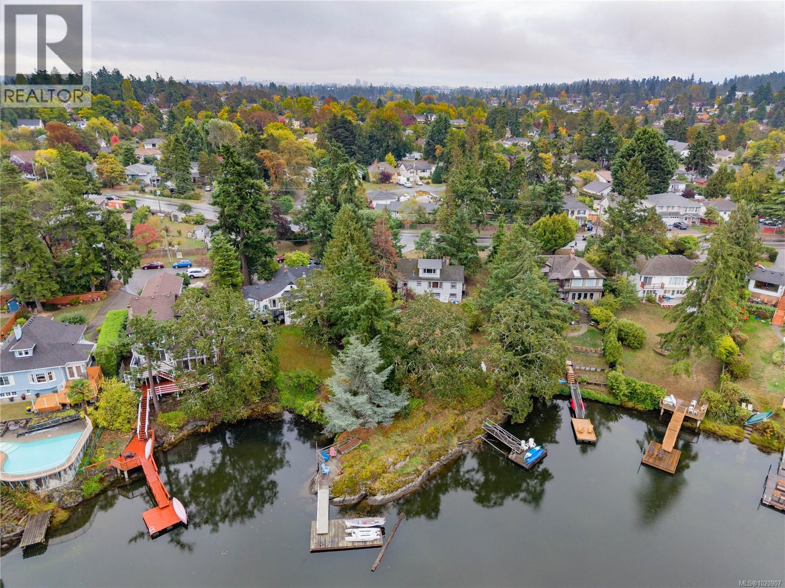  2868 Glenwood Avenue, Saanich