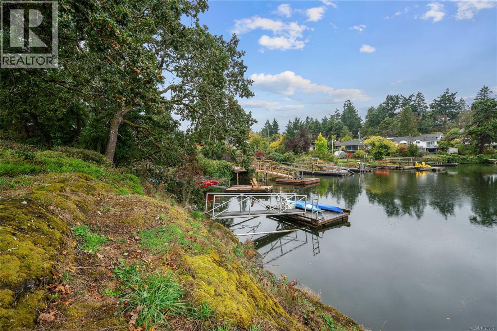  2868 Glenwood Avenue, Saanich