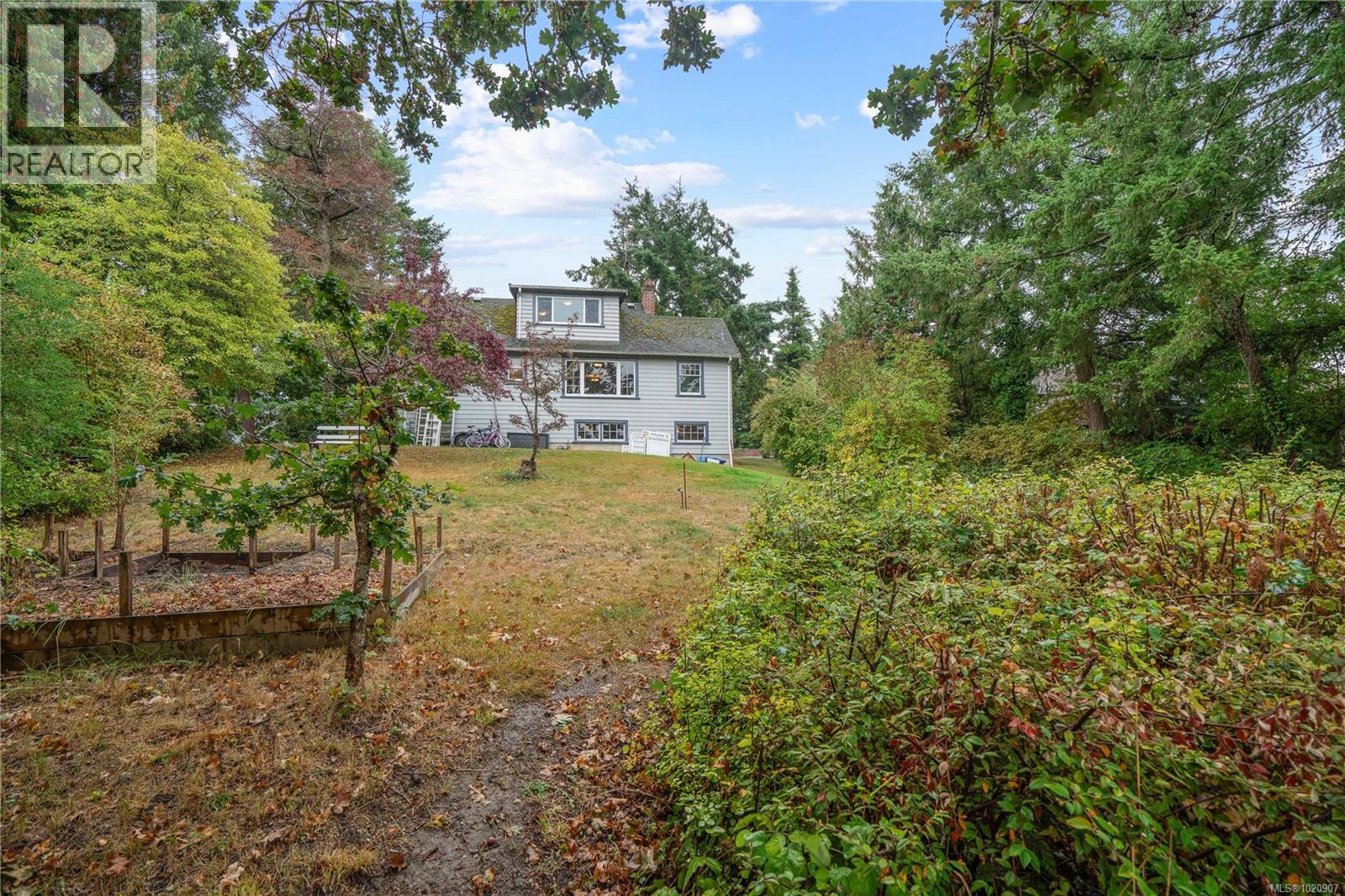  2868 Glenwood Avenue, Saanich