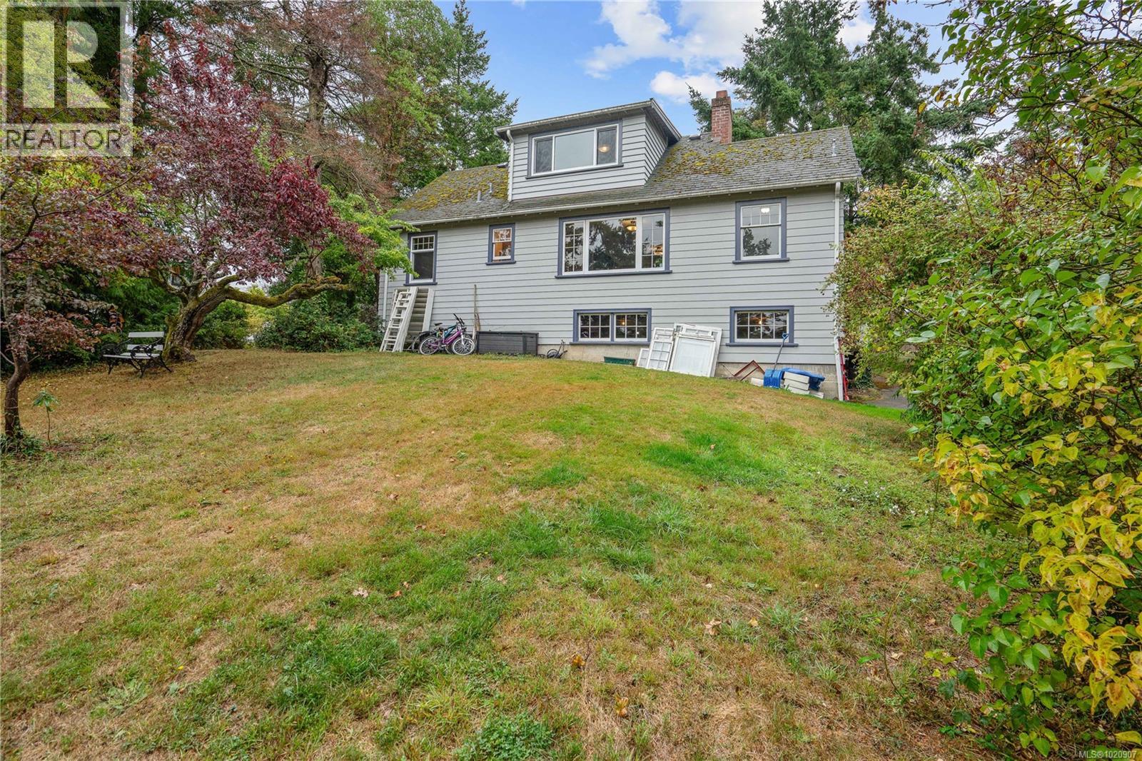  2868 Glenwood Avenue, Saanich