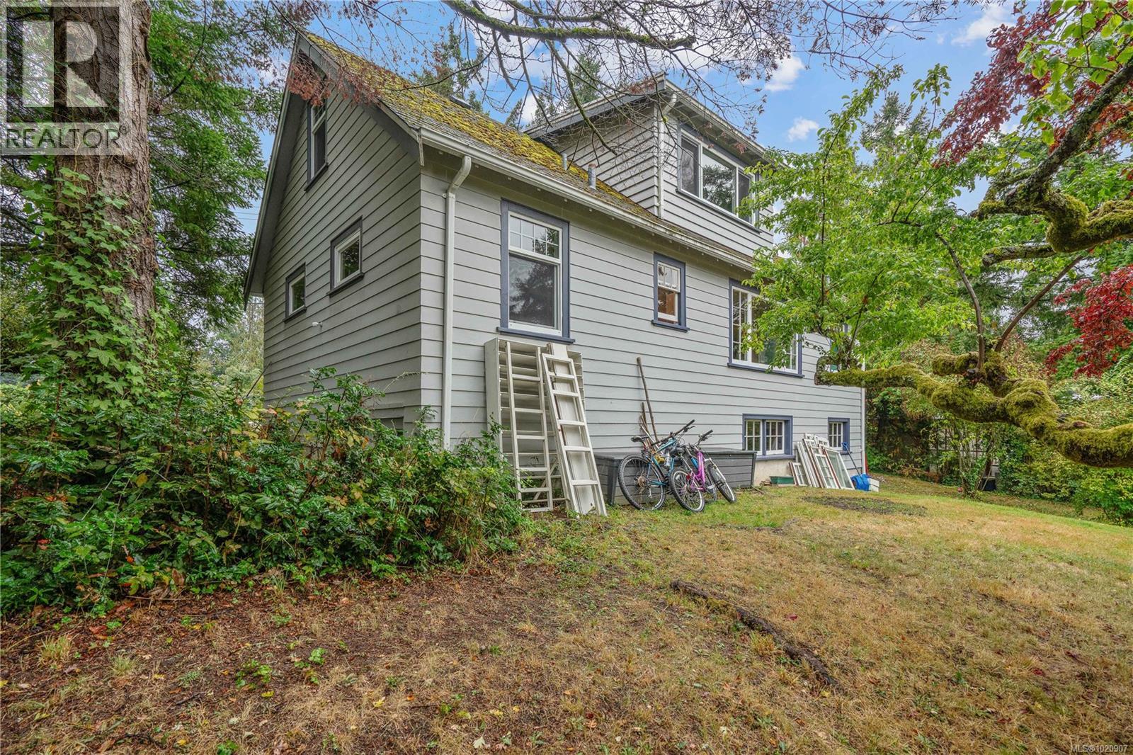  2868 Glenwood Avenue, Saanich