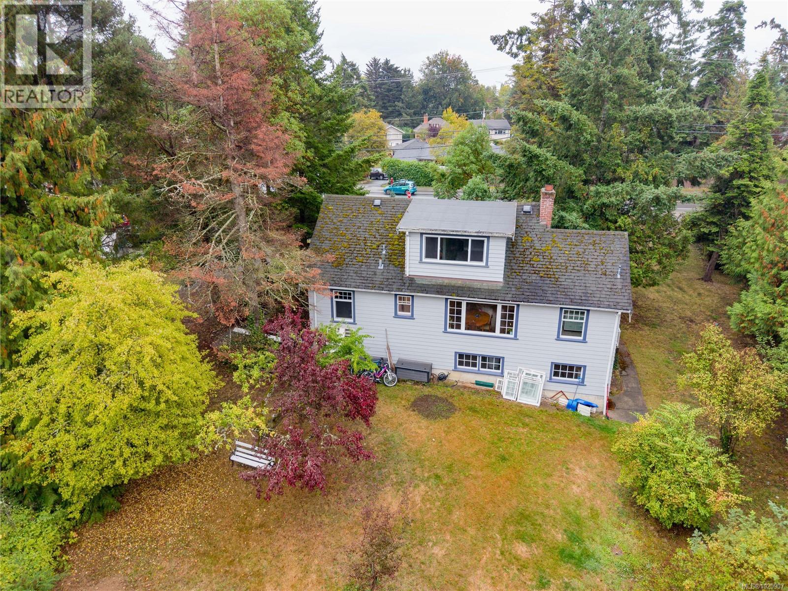  2868 Glenwood Avenue, Saanich