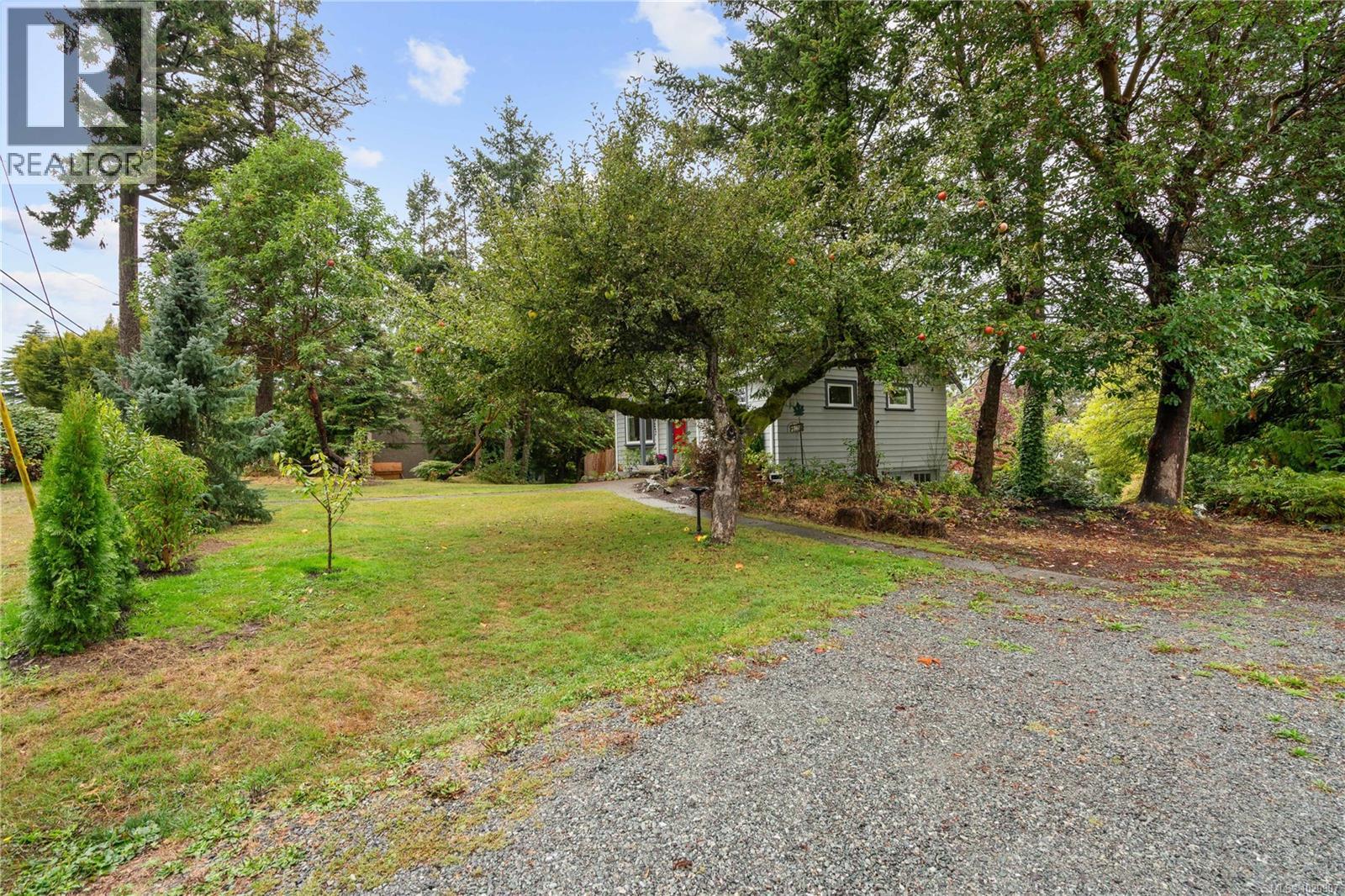  2868 Glenwood Avenue, Saanich