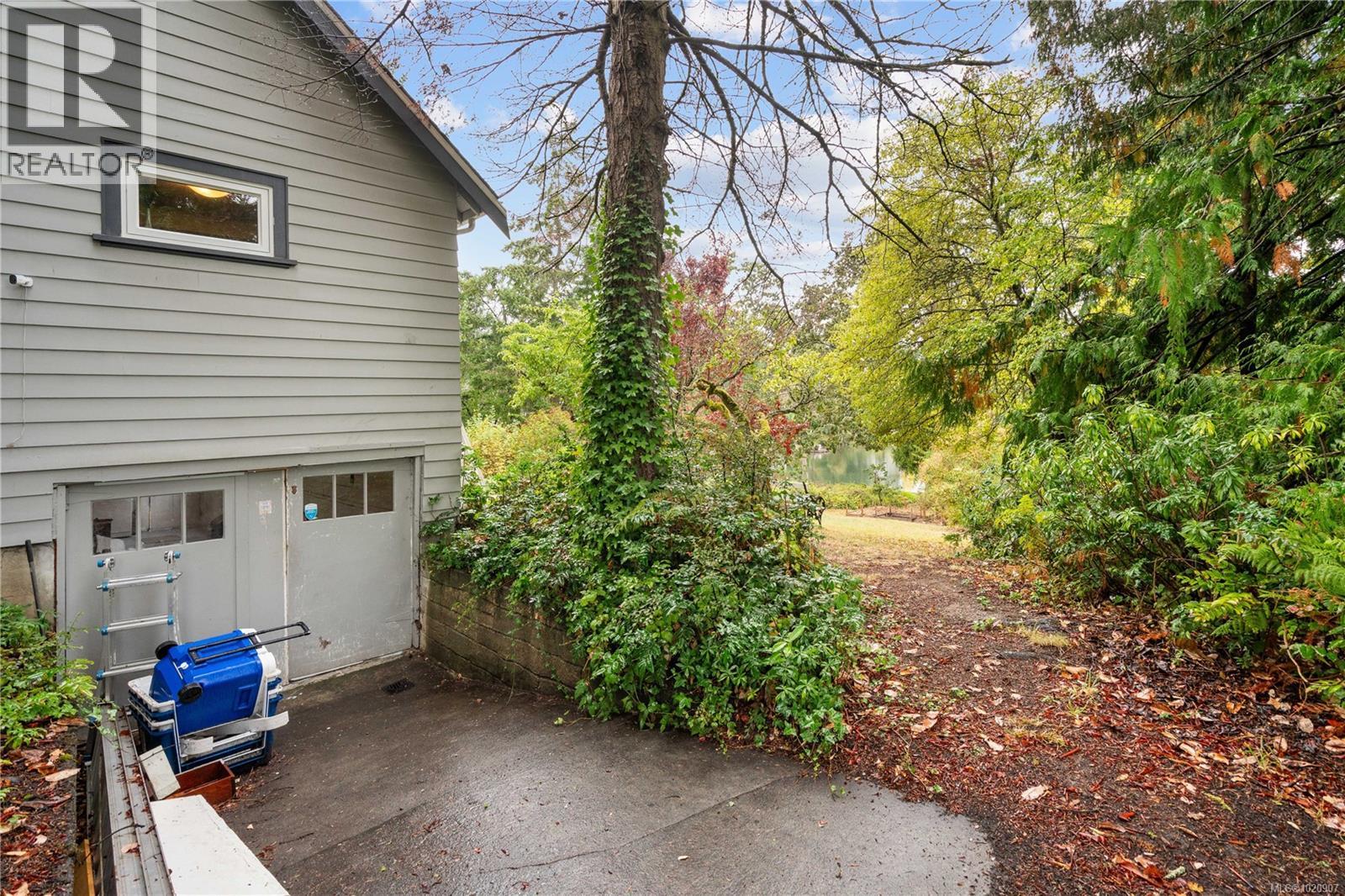  2868 Glenwood Avenue, Saanich