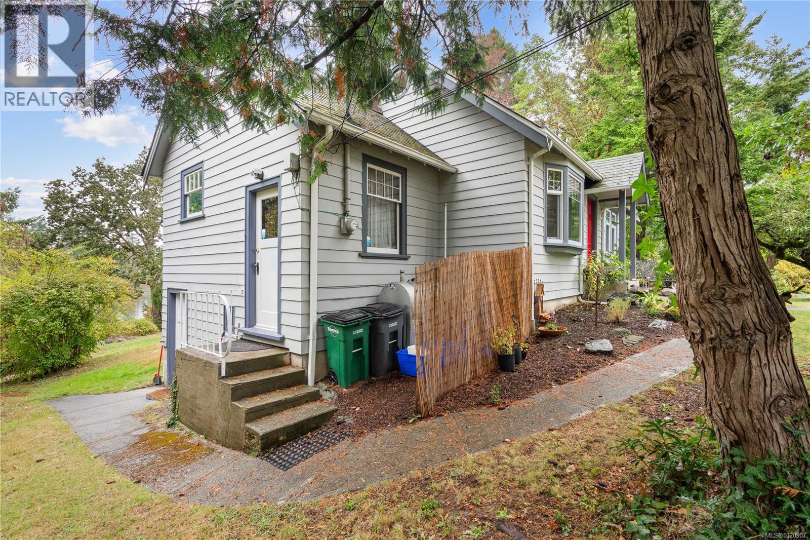  2868 Glenwood Avenue, Saanich