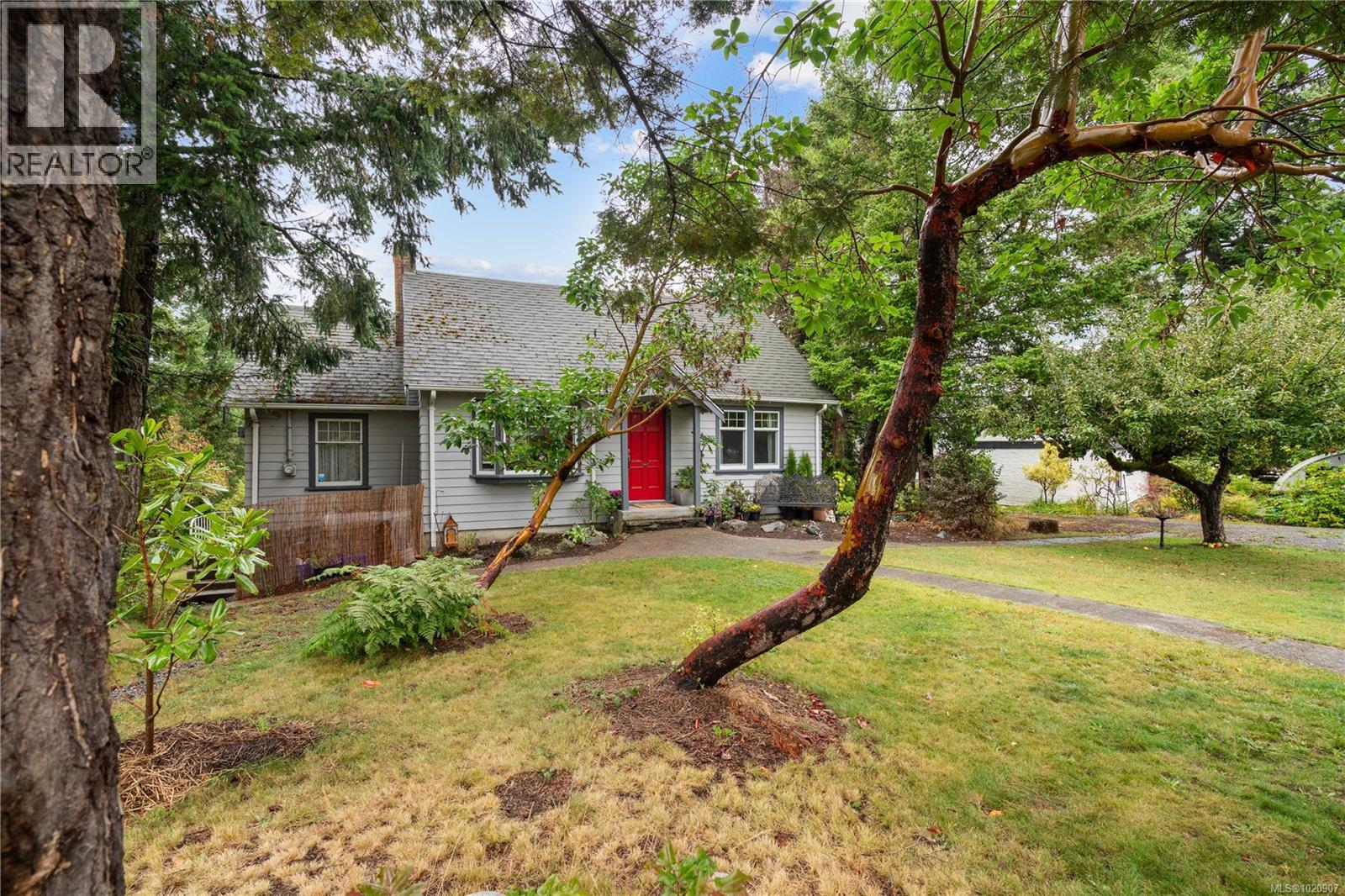  2868 Glenwood Avenue, Saanich