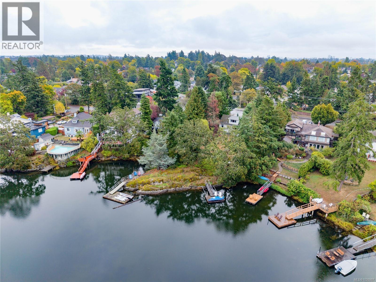  2868 Glenwood Avenue, Saanich