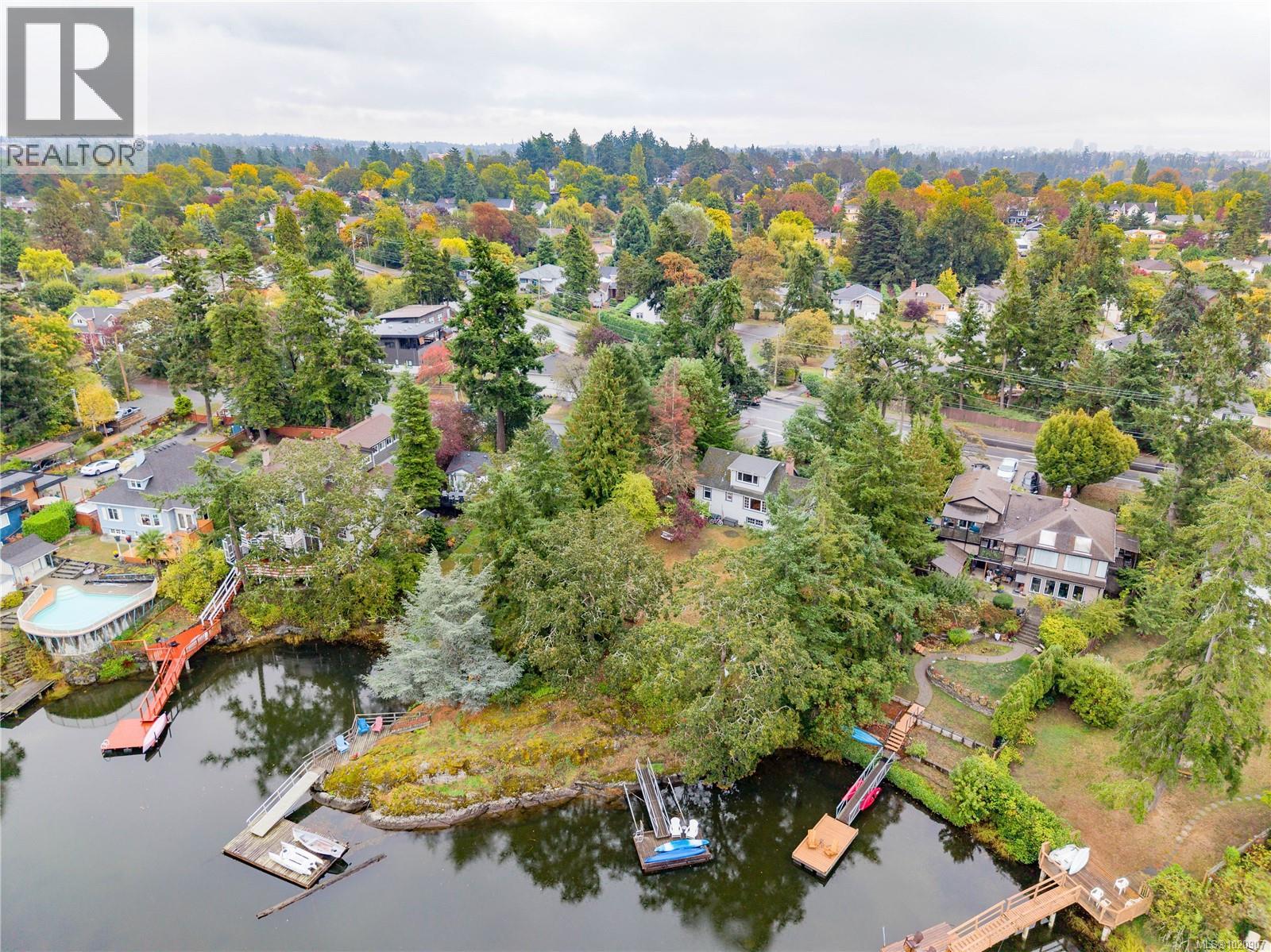  2868 Glenwood Avenue, Saanich