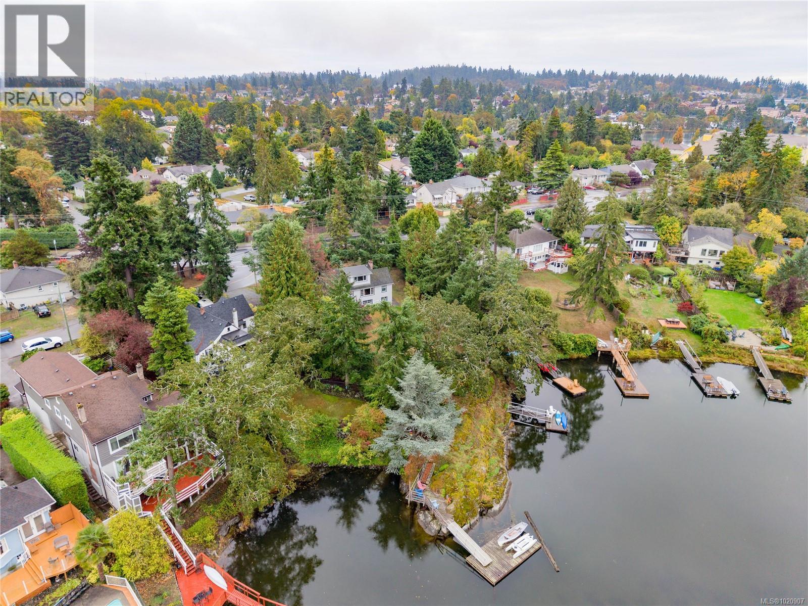  2868 Glenwood Avenue, Saanich